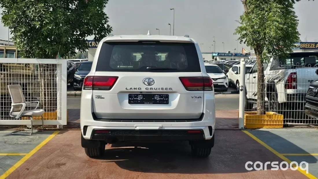 Toyota Land Cruiser 3.5L VXR 2026 Petrol White Exterior Red Interior - Photo 6