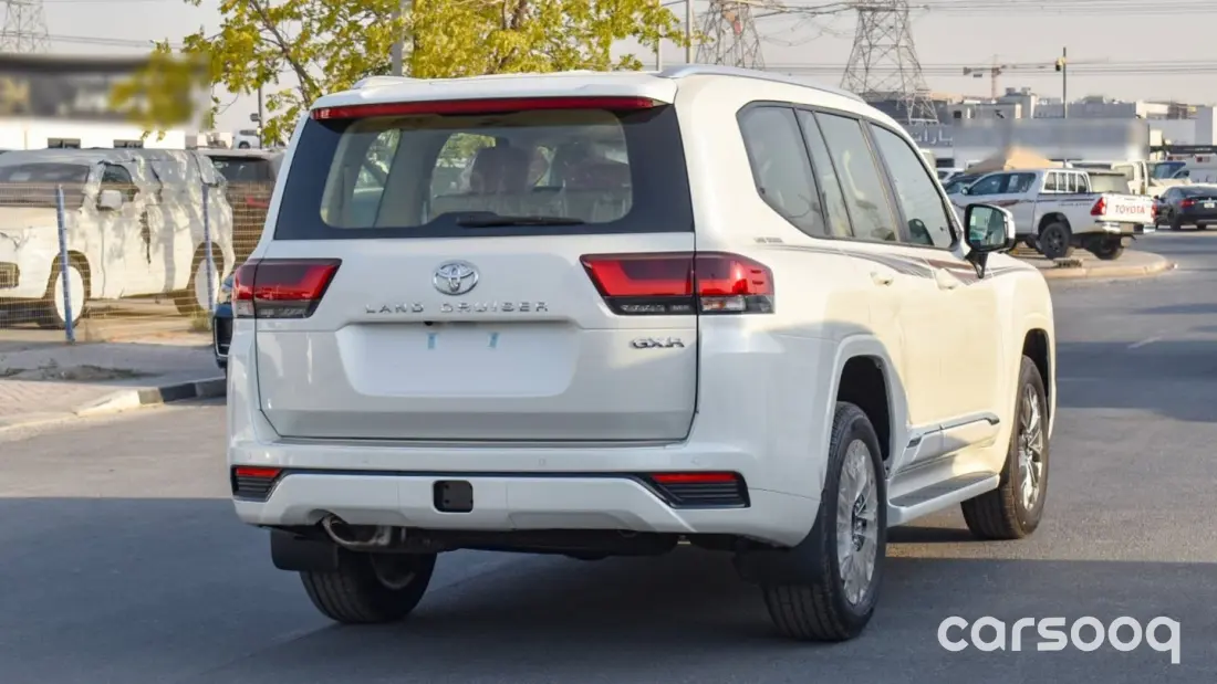 Toyota Land Cruiser GXR 2026 Model Year 4.0L GCC White Exterior - Photo 6