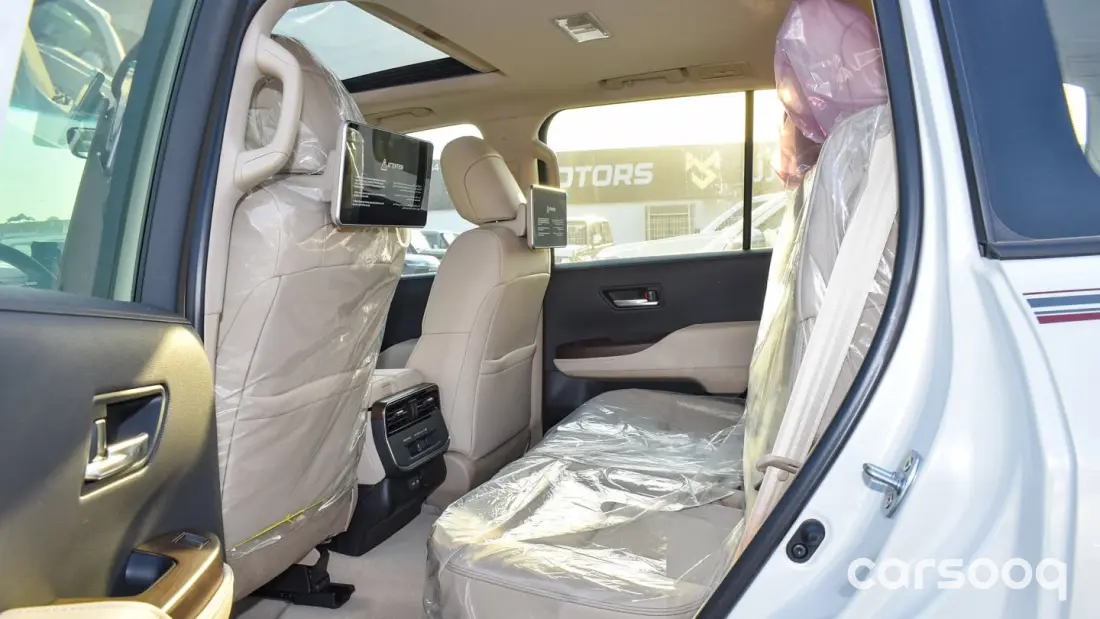Toyota Land Cruiser GXR 2026 Model Year 4.0L GCC White Exterior - Photo 12
