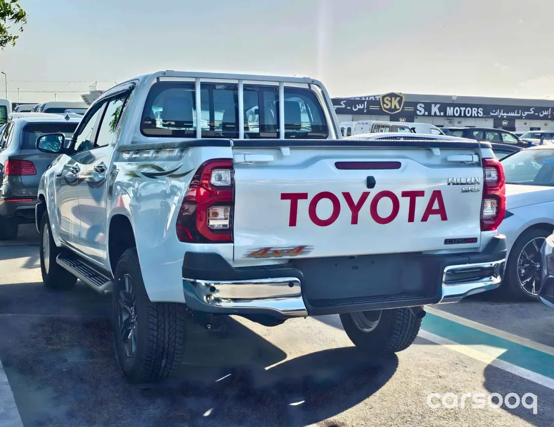 Toyota Hilux SR5 2026 Model Year 2.4L Diesel A/T White Exterior - Photo 6