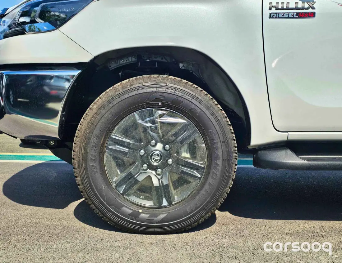 Toyota Hilux SR5 2026 Model Year 2.4L Diesel A/T White Exterior - Photo 8