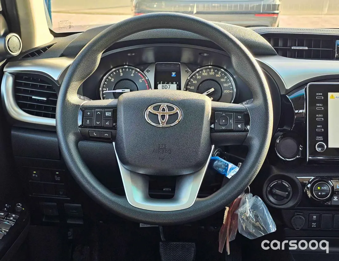 Toyota Hilux SR5 2026 Model Year 2.4L Diesel A/T White Exterior - Photo 14
