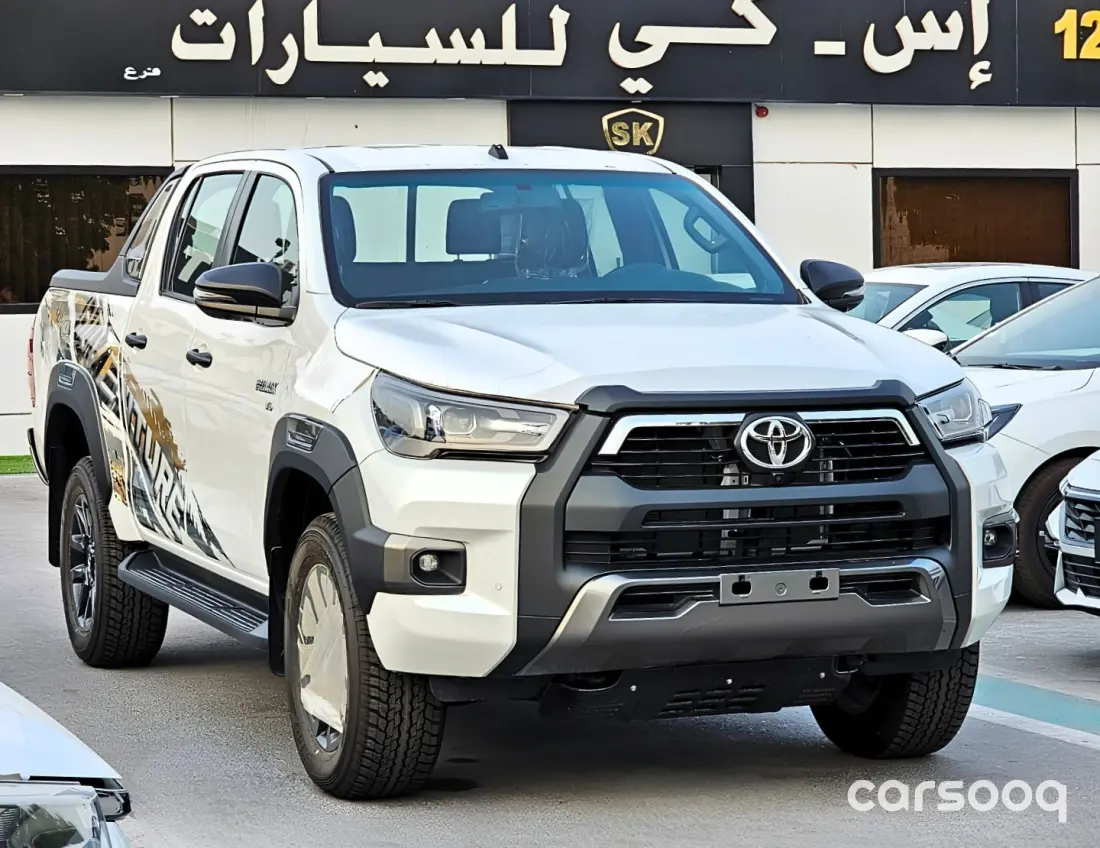 Toyota Hilux Adventure 2026 4.0L V6 White Exterior Black Interior - Photo 2