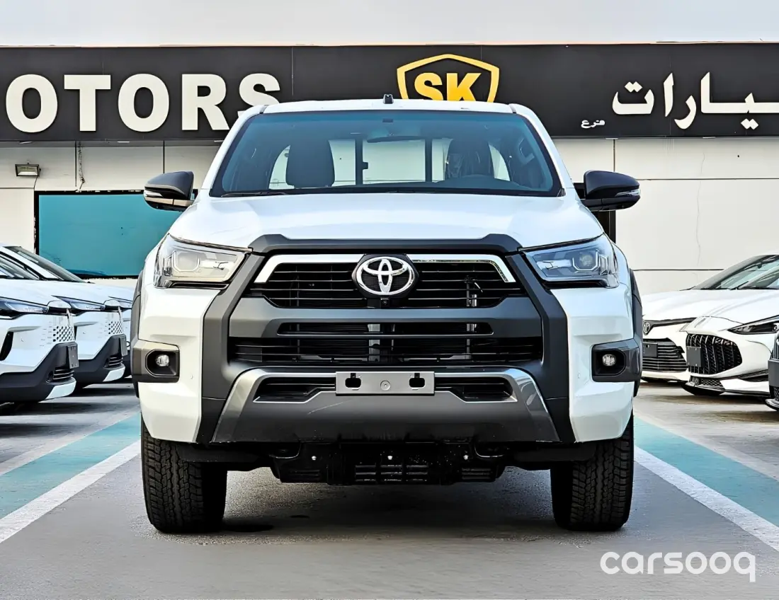 Toyota Hilux Adventure 2026 4.0L V6 White Exterior Black Interior - Photo 3