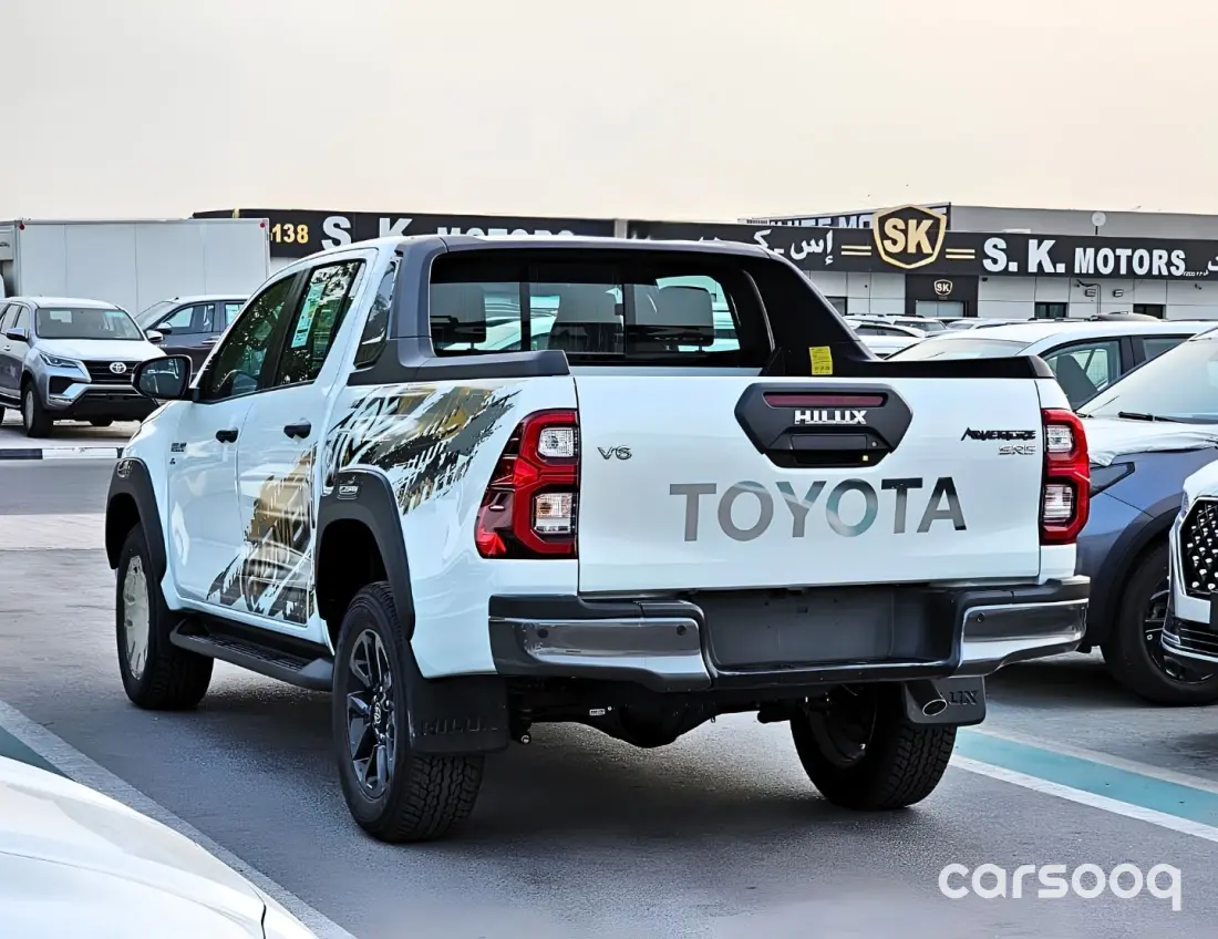 Toyota Hilux Adventure 2026 4.0L V6 White Exterior Black Interior - Photo 4