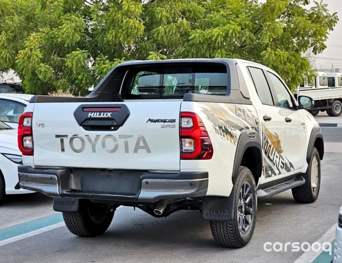 Toyota Hilux Adventure 2026 4.0L V6 White Exterior Black Interior - Photo 5