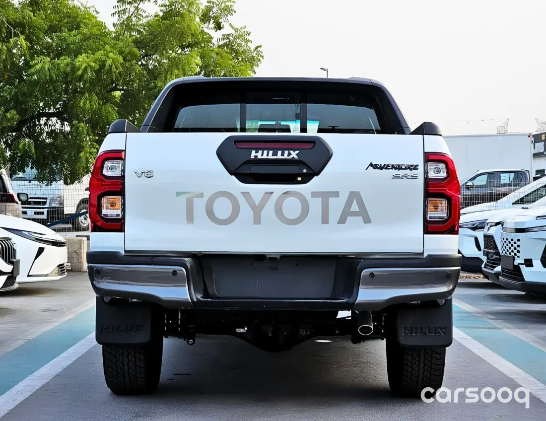 Toyota Hilux Adventure 2026 4.0L V6 White Exterior Black Interior - Photo 6