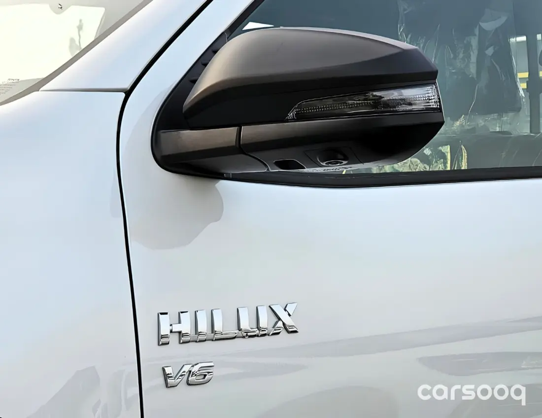 Toyota Hilux Adventure 2026 4.0L V6 White Exterior Black Interior - Photo 7