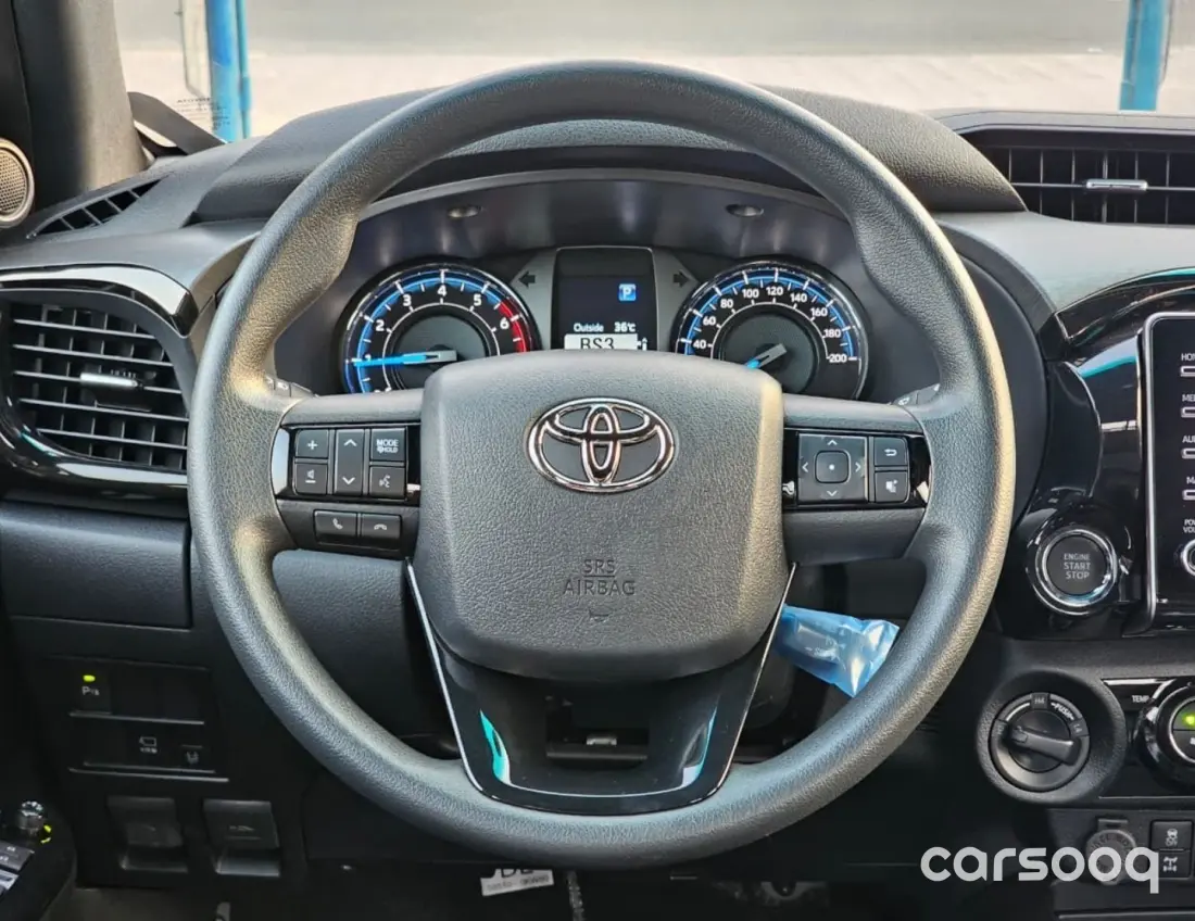 Toyota Hilux Adventure 2026 4.0L V6 White Exterior Black Interior - Photo 14
