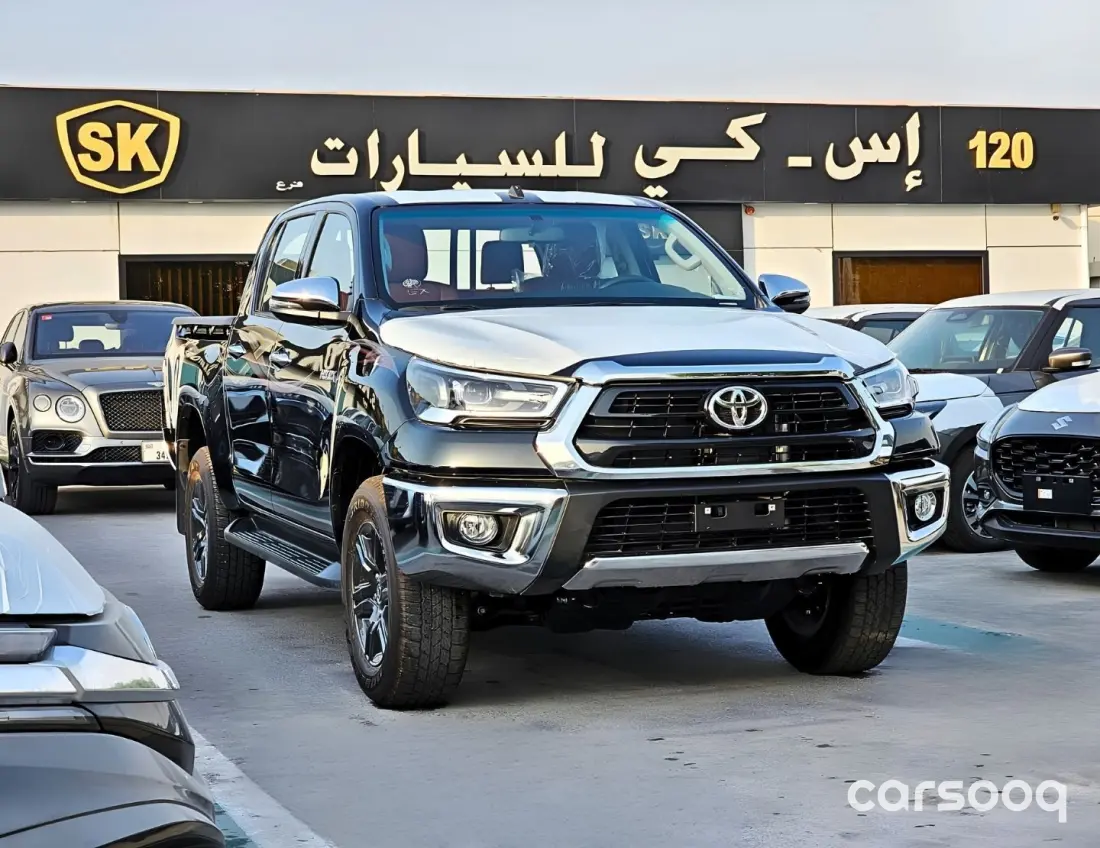Toyota Hilux SR5 2026 Model year 2.7L Manual GCC Black Exterior Red Interior - Photo 2