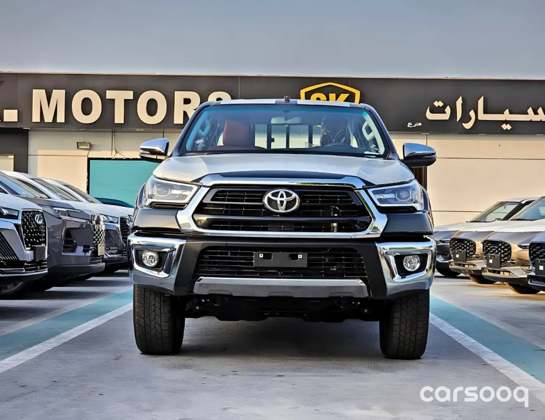 Toyota Hilux SR5 2026 Model year 2.7L Manual GCC Black Exterior Red Interior - Photo 3