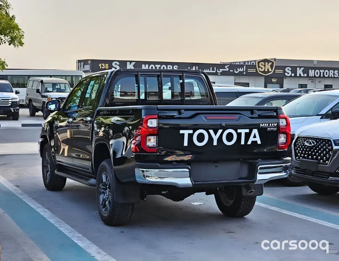 Toyota Hilux SR5 2026 Model year 2.7L Manual GCC Black Exterior Red Interior - Photo 4