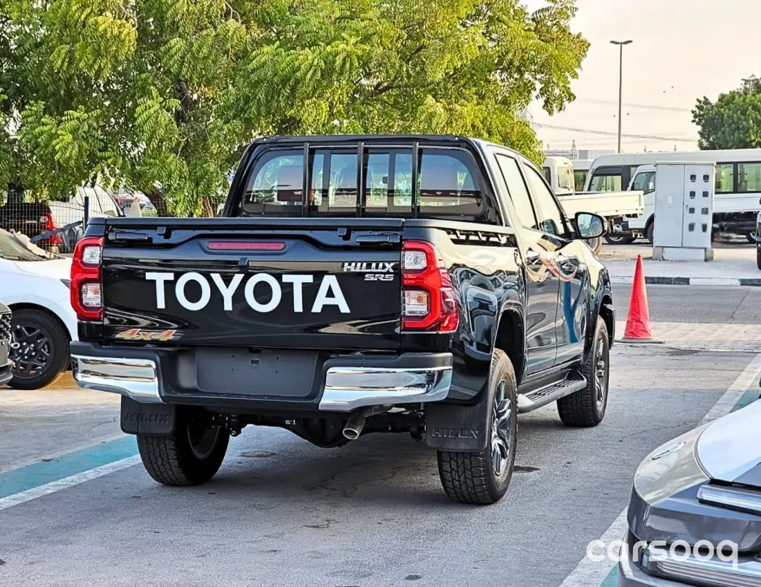 Toyota Hilux SR5 2026 Model year 2.7L Manual GCC Black Exterior Red Interior - Photo 5