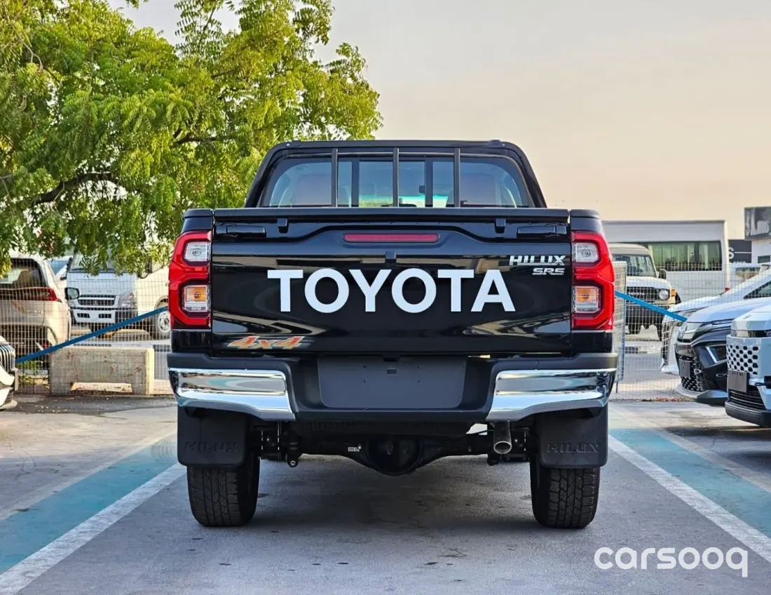 Toyota Hilux SR5 2026 Model year 2.7L Manual GCC Black Exterior Red Interior - Photo 6