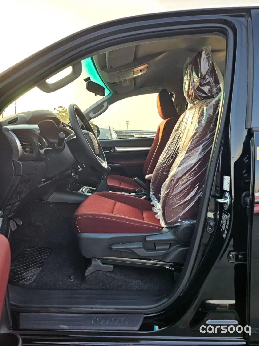 Toyota Hilux SR5 2026 Model year 2.7L Manual GCC Black Exterior Red Interior - Photo 7