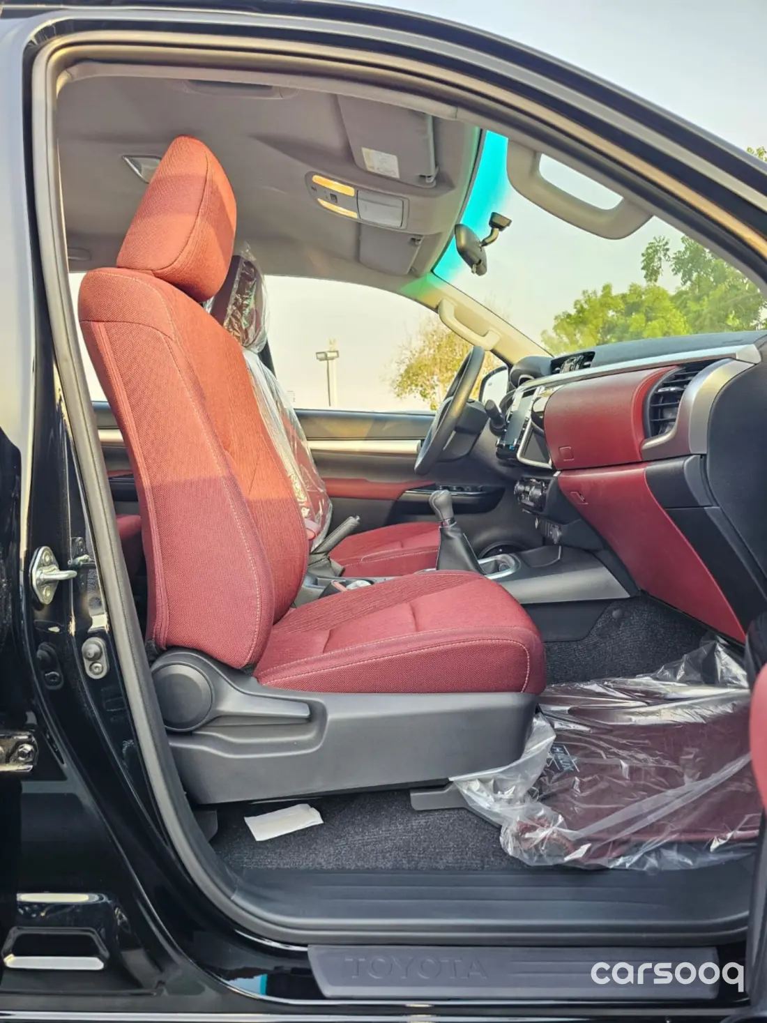 Toyota Hilux SR5 2026 Model year 2.7L Manual GCC Black Exterior Red Interior - Photo 8