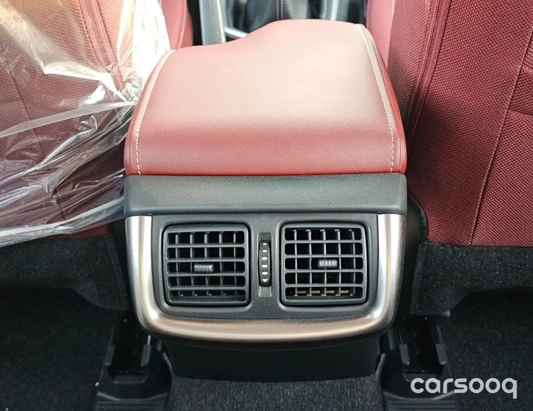 Toyota Hilux SR5 2026 Model year 2.7L Manual GCC Black Exterior Red Interior - Photo 17