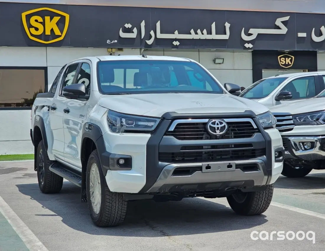 Toyota Hilux SR5 Adventure 2026 4.0L V6 White Exterior Grey Interior - Photo 2