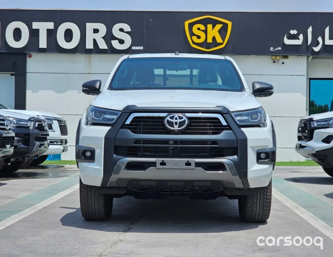 Toyota Hilux SR5 Adventure 2026 4.0L V6 White Exterior Grey Interior - Photo 3