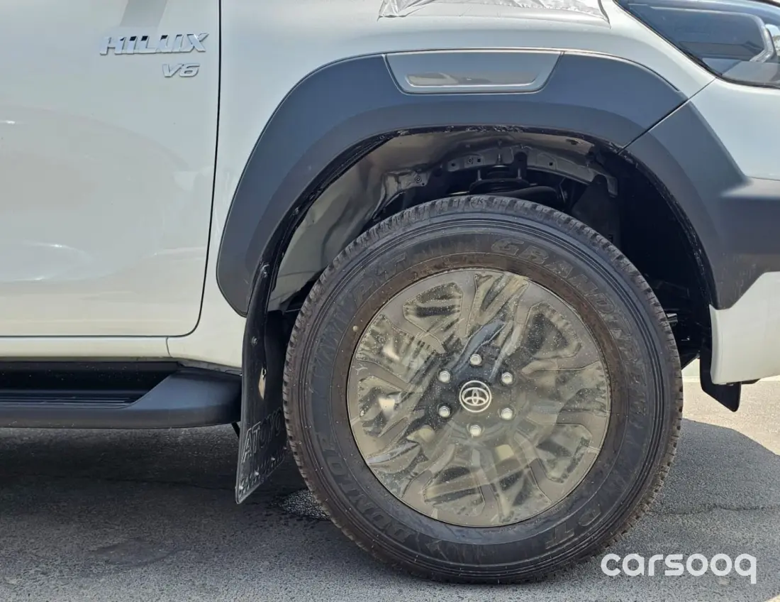Toyota Hilux SR5 Adventure 2026 4.0L V6 White Exterior Grey Interior - Photo 8