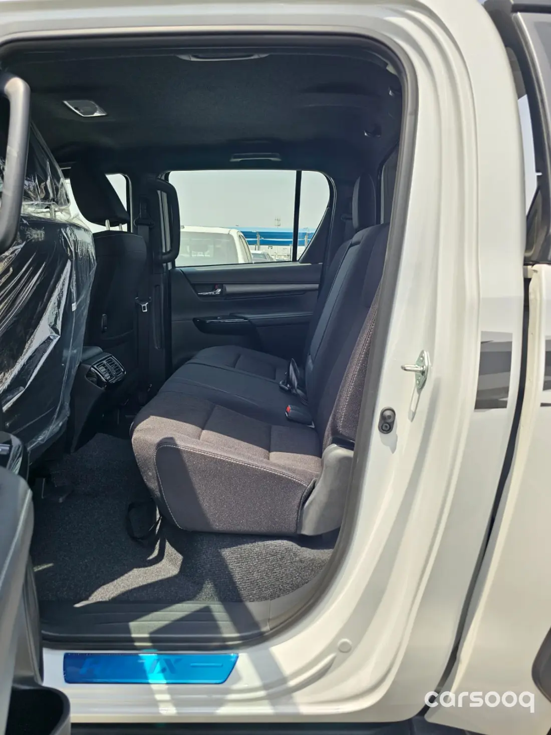 Toyota Hilux SR5 Adventure 2026 4.0L V6 White Exterior Grey Interior - Photo 11
