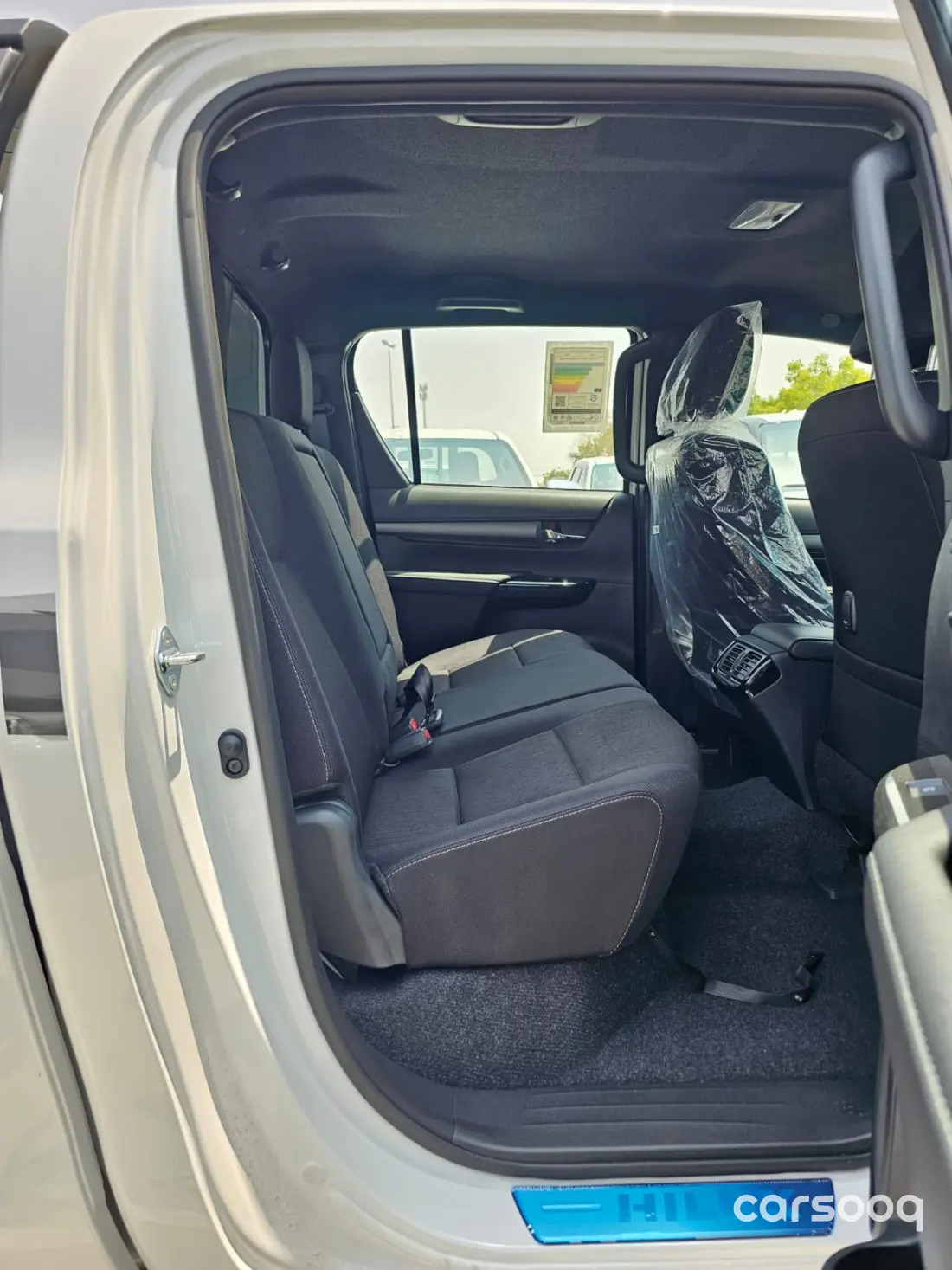 Toyota Hilux SR5 Adventure 2026 4.0L V6 White Exterior Grey Interior - Photo 12