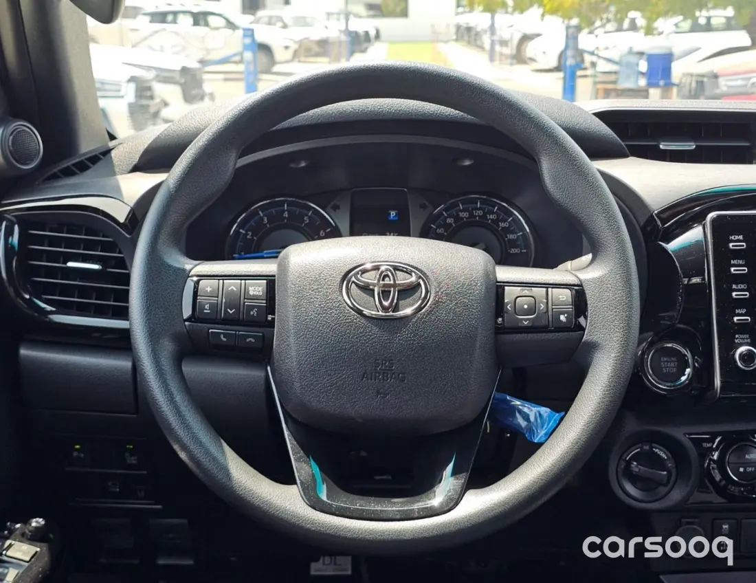 Toyota Hilux SR5 Adventure 2026 4.0L V6 White Exterior Grey Interior - Photo 14