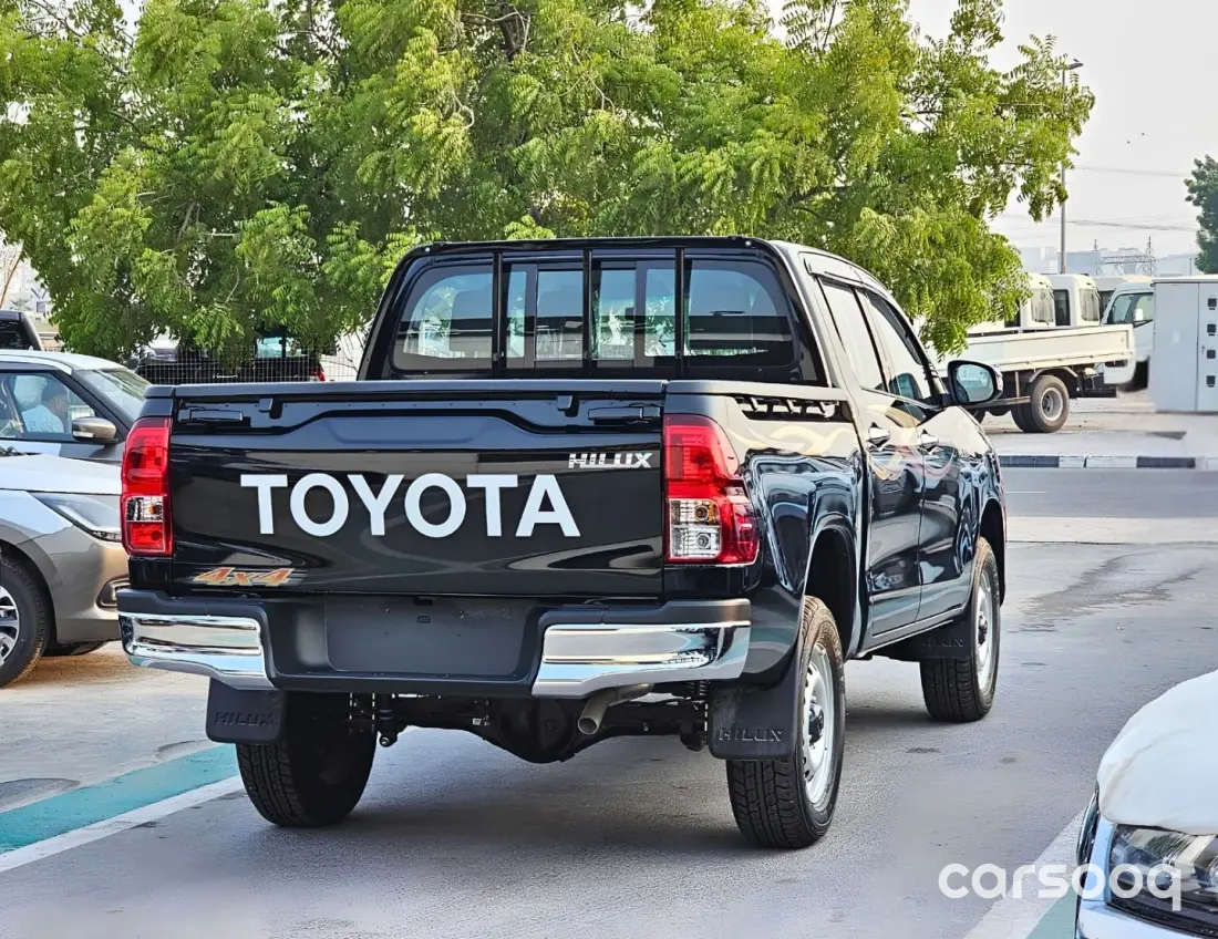 Toyota Hilux 2.7L Automatic GCC 2026 Black Exterior Grey Interior - Photo 4