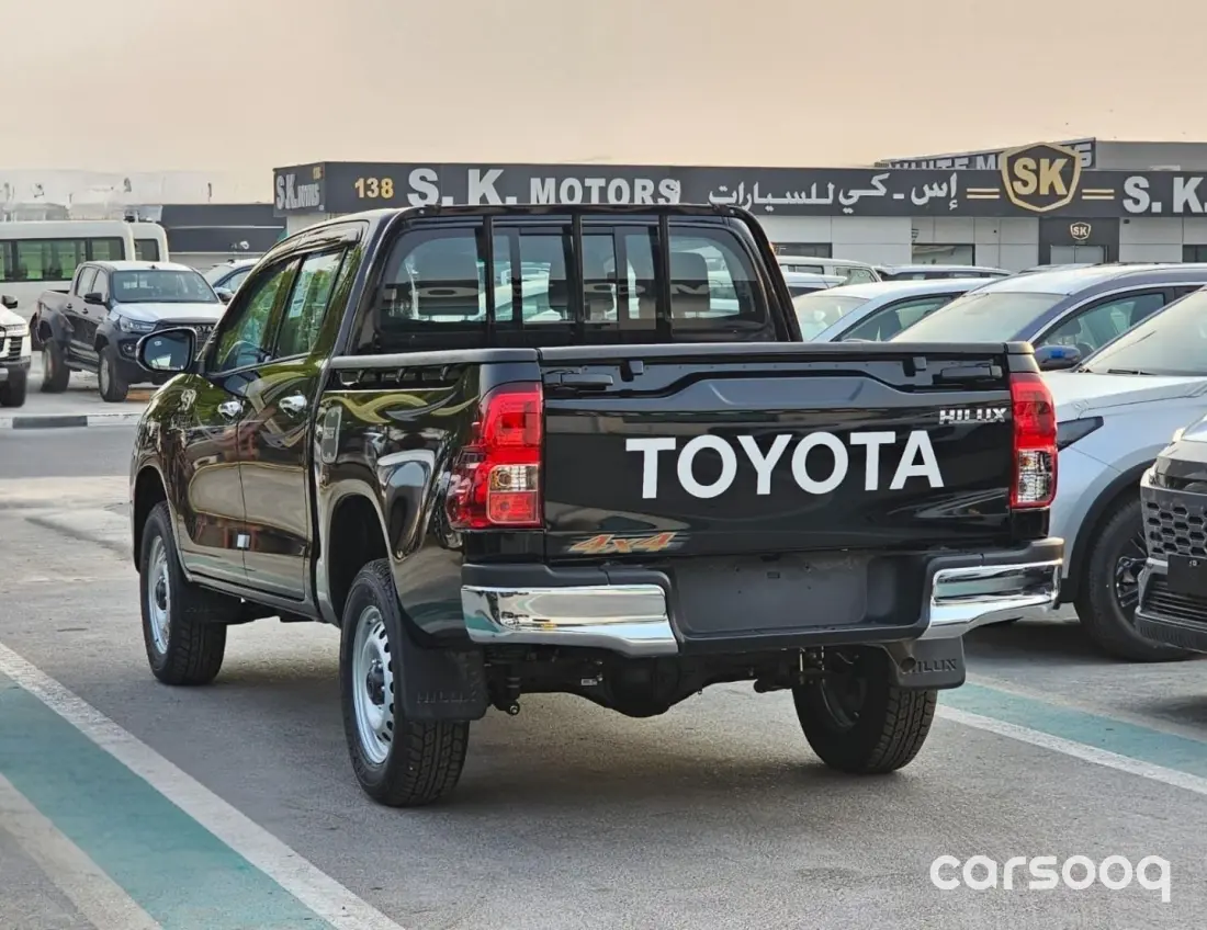Toyota Hilux 2.7L Automatic GCC 2026 Black Exterior Grey Interior - Photo 5