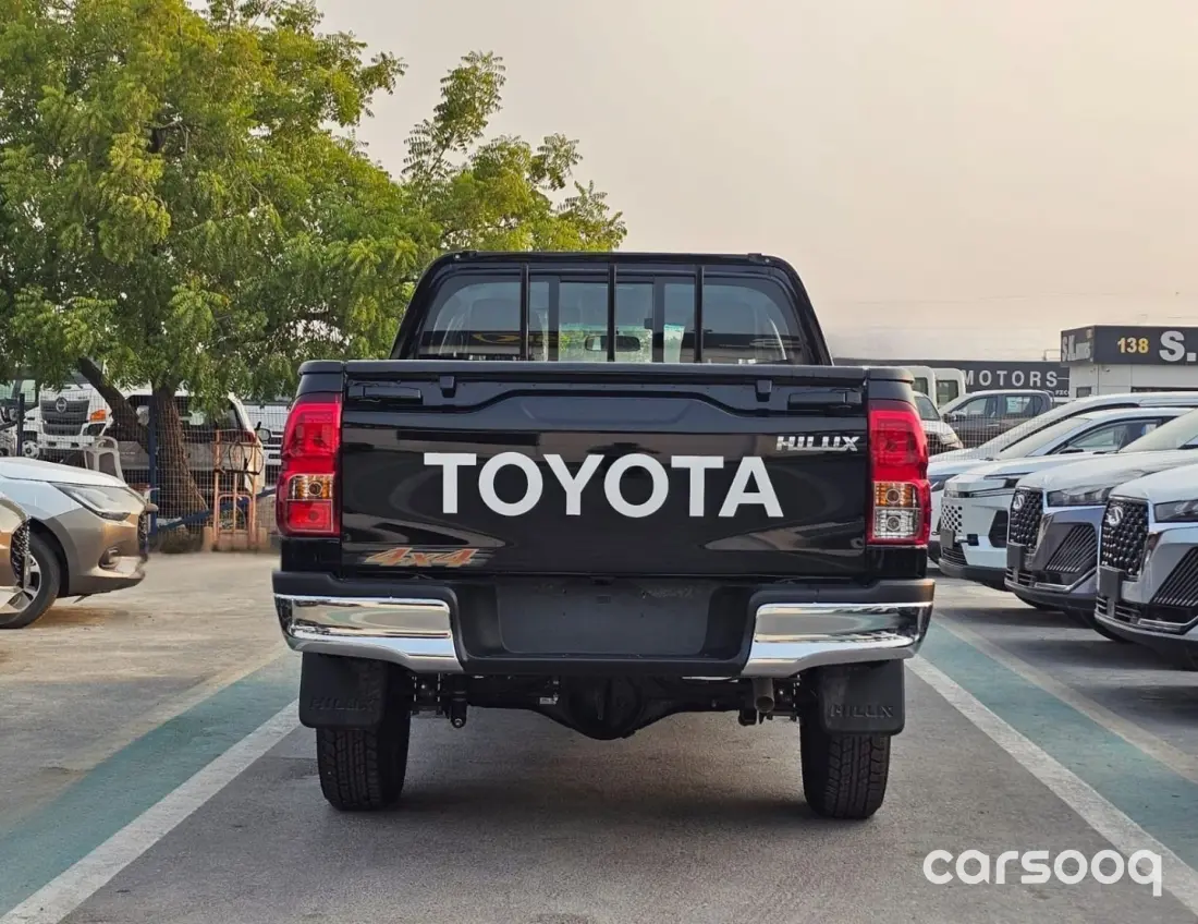 Toyota Hilux 2.7L Automatic GCC 2026 Black Exterior Grey Interior - Photo 6