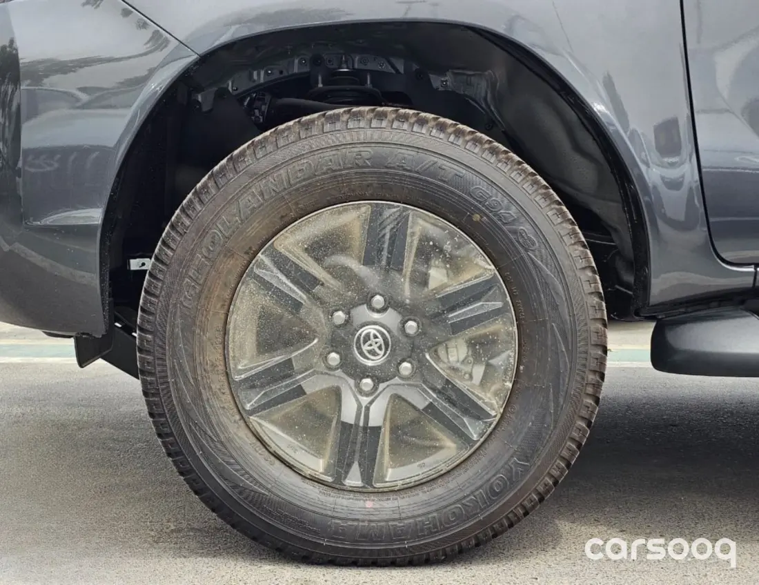 Toyota Hilux SR5 2026 Model Year 4.0L V6 Grey Exterior Grey Fabric Interior - Photo 7