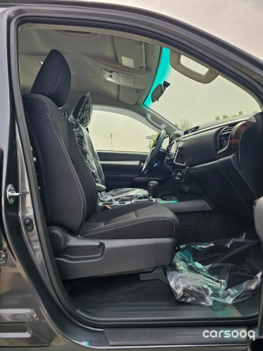 Toyota Hilux SR5 2026 Model Year 4.0L V6 Grey Exterior Grey Fabric Interior - Photo 9