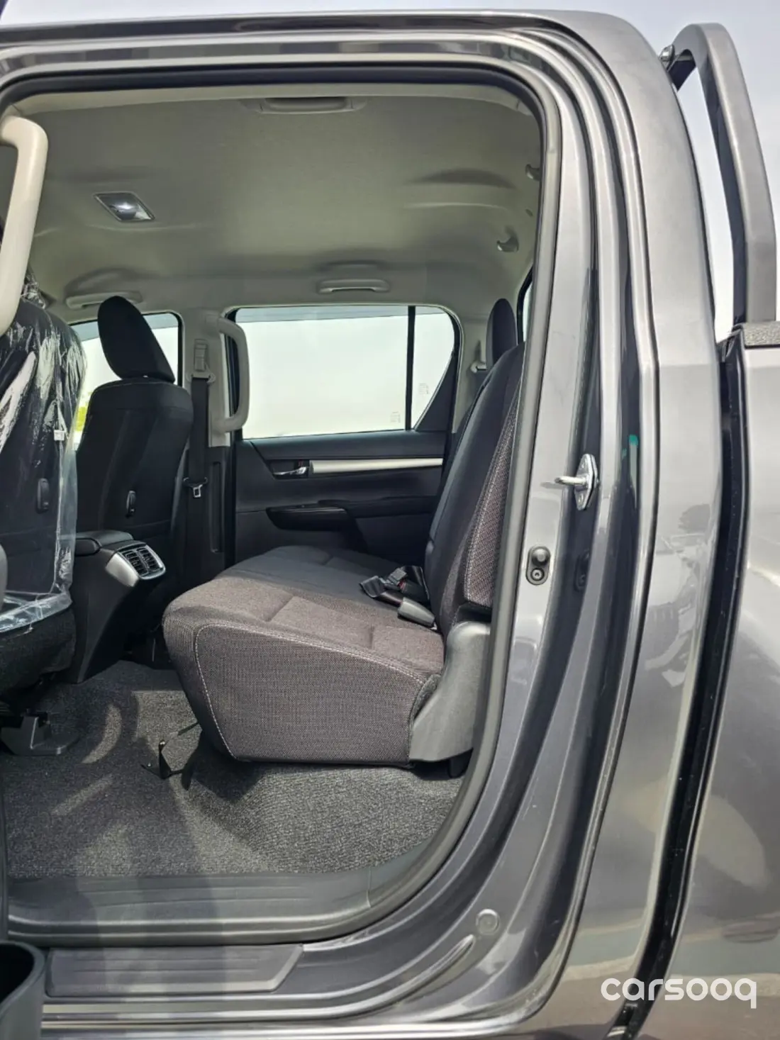 Toyota Hilux SR5 2026 Model Year 4.0L V6 Grey Exterior Grey Fabric Interior - Photo 10