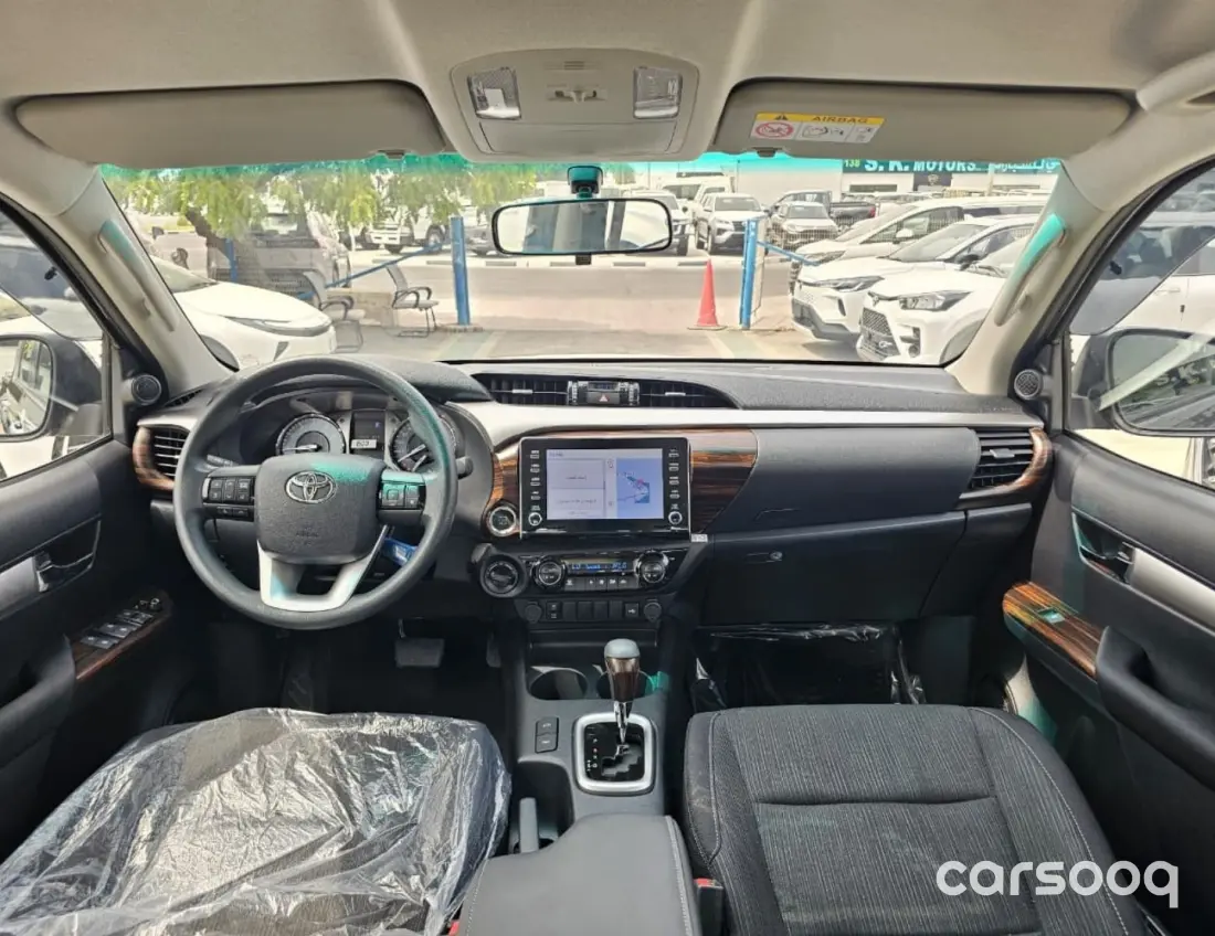 Toyota Hilux SR5 2026 Model Year 4.0L V6 Grey Exterior Grey Fabric Interior - Photo 12