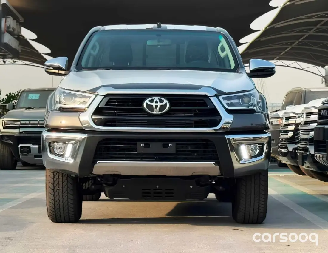 Toyota Hilux SR5 2.8L Turbo Diesel 2026 Grey Exterior Black Interior - Photo 2