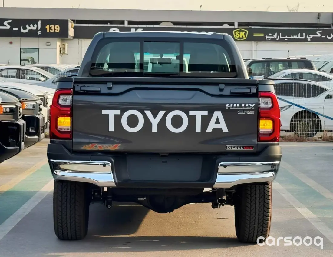 Toyota Hilux SR5 2.8L Turbo Diesel 2026 Grey Exterior Black Interior - Photo 3