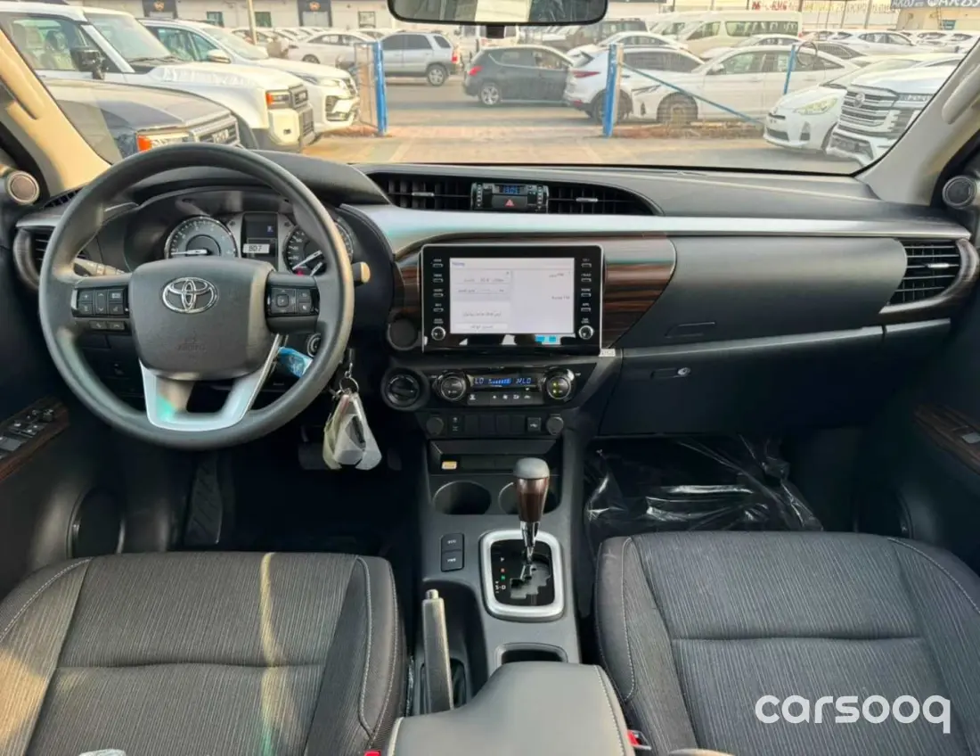 Toyota Hilux SR5 2.8L Turbo Diesel 2026 Grey Exterior Black Interior - Photo 10
