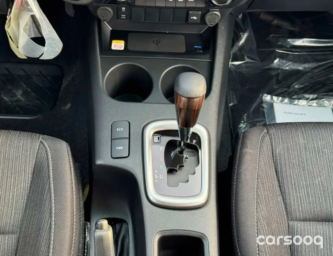 Toyota Hilux SR5 2.8L Turbo Diesel 2026 Grey Exterior Black Interior - Photo 12