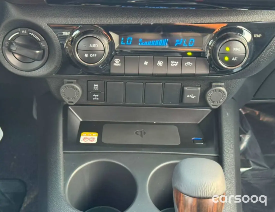 Toyota Hilux SR5 2.8L Turbo Diesel 2026 Grey Exterior Black Interior - Photo 14