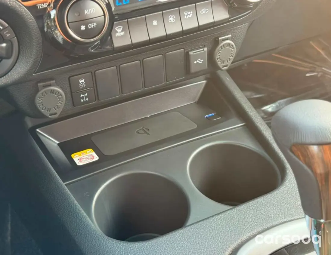 Toyota Hilux SR5 2.8L Turbo Diesel 2026 Grey Exterior Black Interior - Photo 15
