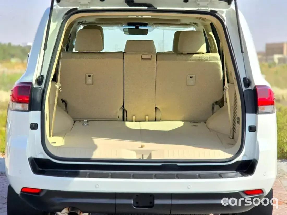 Toyota Land Cruiser 300 GXR Petrol 2025 White Exterior Beige Interior - Photo 21