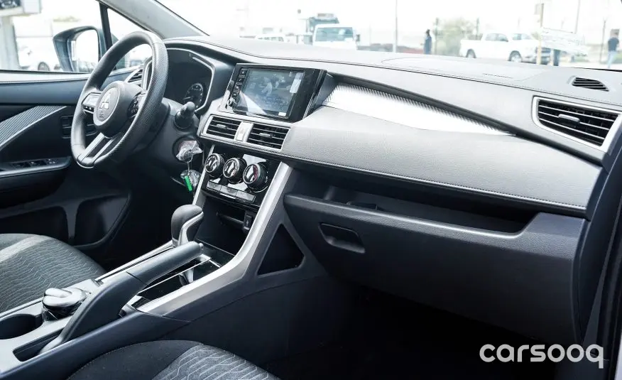 Mitsubishi Xpander Mid-Line 2026 Model Year Silver Exterior Black Interior - Photo 6