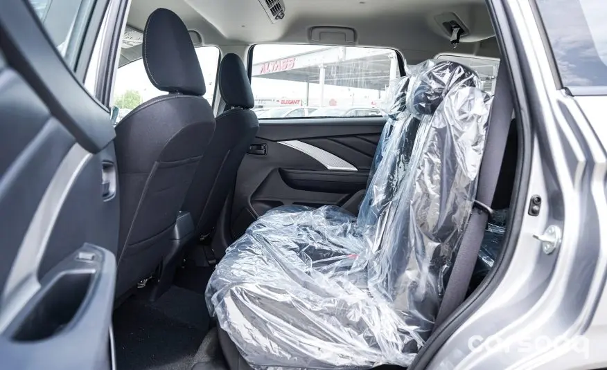 Mitsubishi Xpander Mid-Line 2026 Model Year Silver Exterior Black Interior - Photo 8