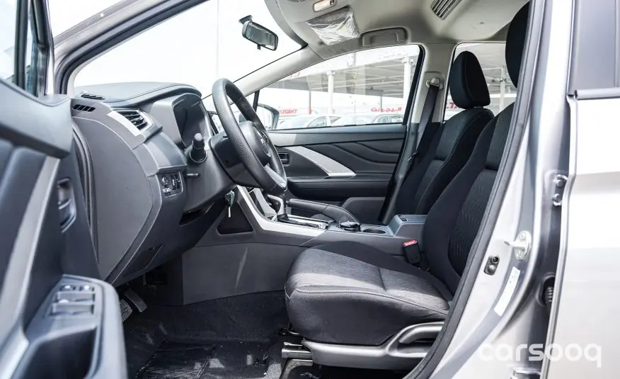 Mitsubishi Xpander Mid-Line 2026 Model Year Silver Exterior Black Interior - Photo 9