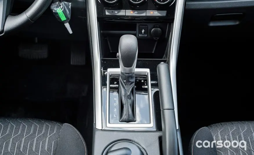 Mitsubishi Xpander Mid-Line 2026 Model Year Silver Exterior Black Interior - Photo 10