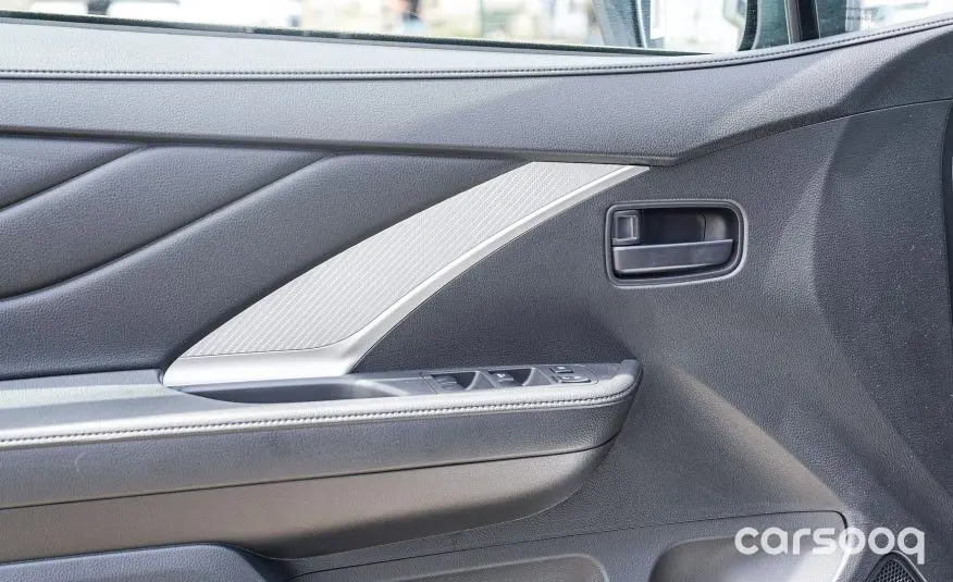 Mitsubishi Xpander Mid-Line 2026 Model Year Silver Exterior Black Interior - Photo 12