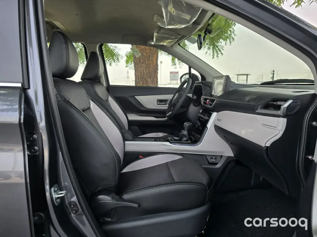 2025 Toyota Veloz 1.5L Petrol Grey Exterior Black Interior - Photo 17