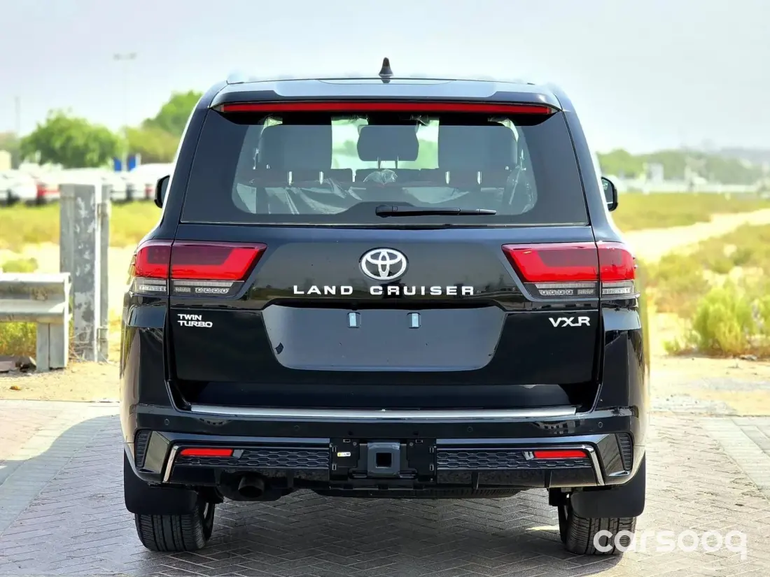 Toyota Land Cruiser VXR 2025 3.5L Petrol Black Exterior red Interior - Photo 4