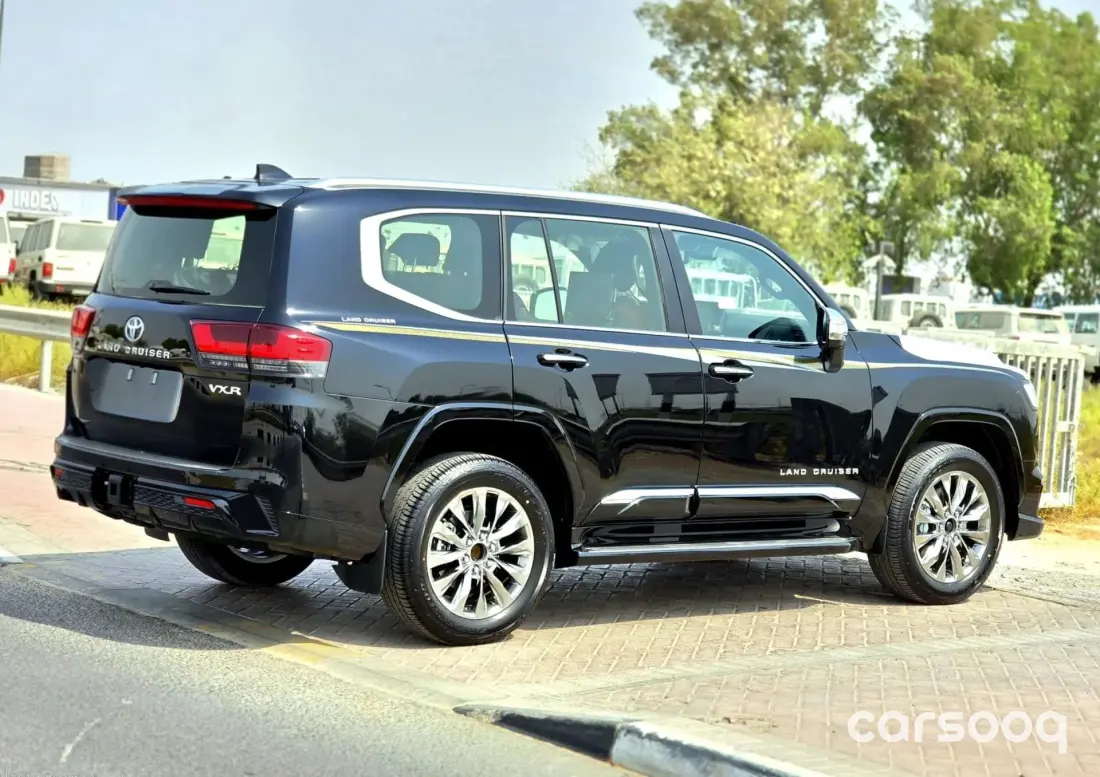 Toyota Land Cruiser VXR 2025 3.5L Petrol Black Exterior red Interior - Photo 6