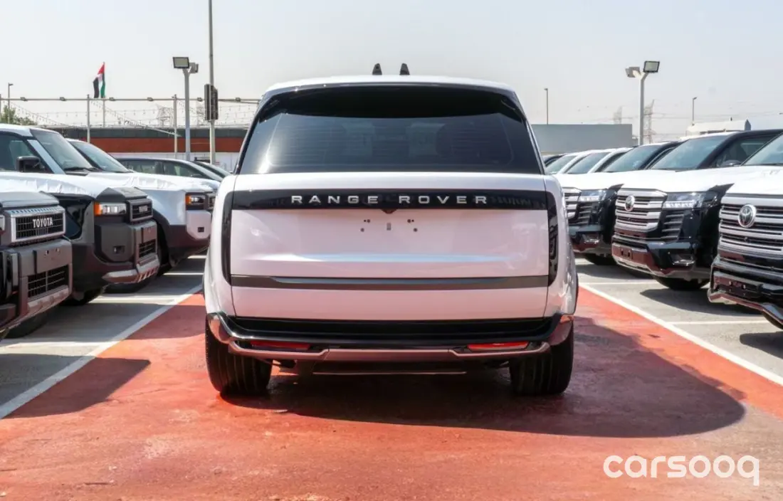 Range Rover HSE P400 2025 3.0L Turbo Mild-Hybrid White Exterior Beige Interior - Photo 4
